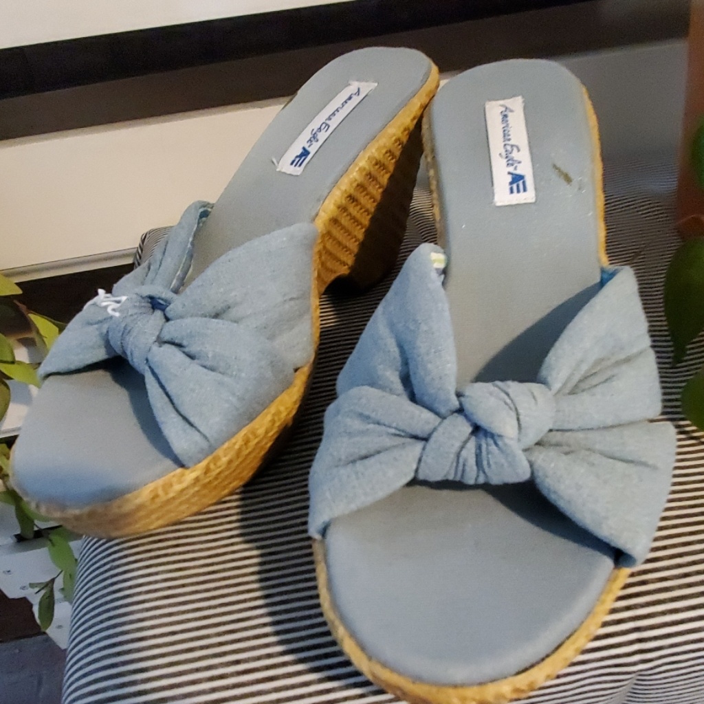 American Eagle Slip On Wedges 292 American Eagle Slip On Wedges 292